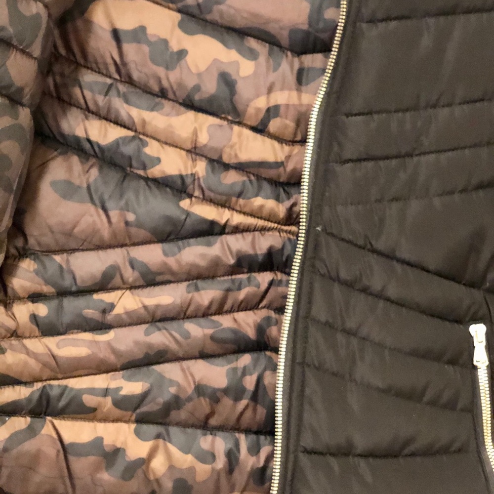Reversible black and camo women’s jacket - Picture 4 of 7